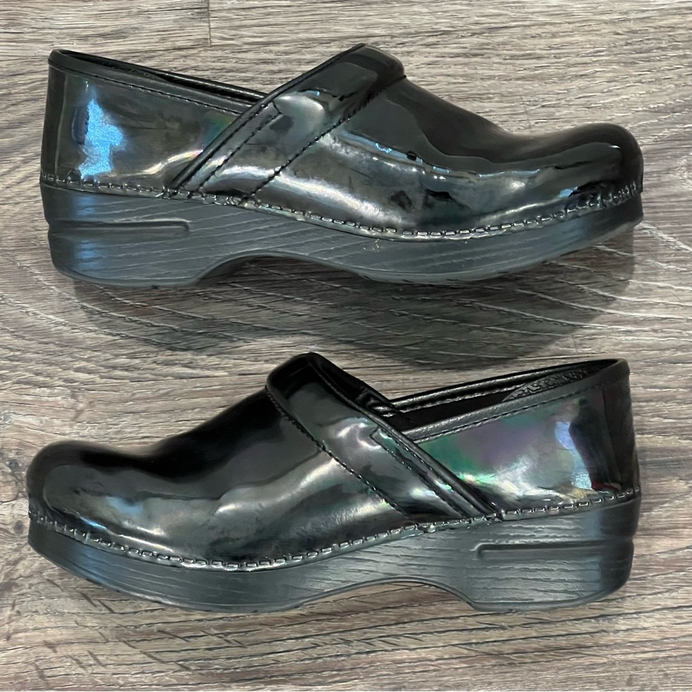 Dansko Women’s Black Clogs Size‎ 39/8.5-9